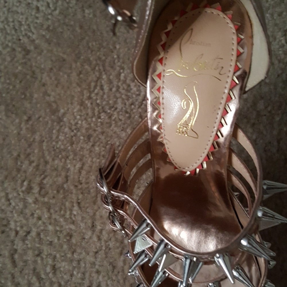 Red Bottoms - Picture 2 of 3